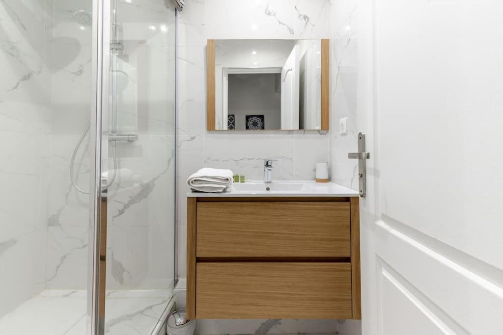 Grands Boulevards 22 : Appartement Cosy 1Br-4P Paris Bagian luar foto