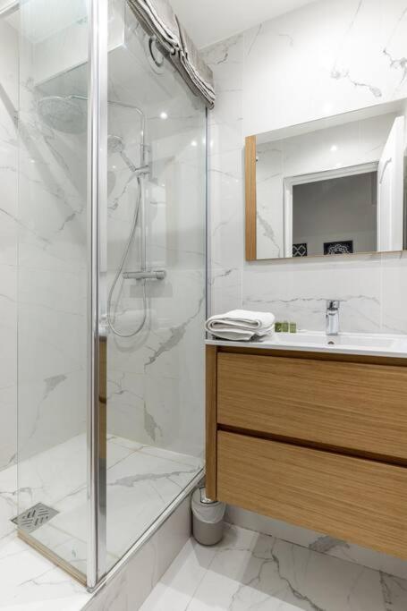Grands Boulevards 22 : Appartement Cosy 1Br-4P Paris Bagian luar foto
